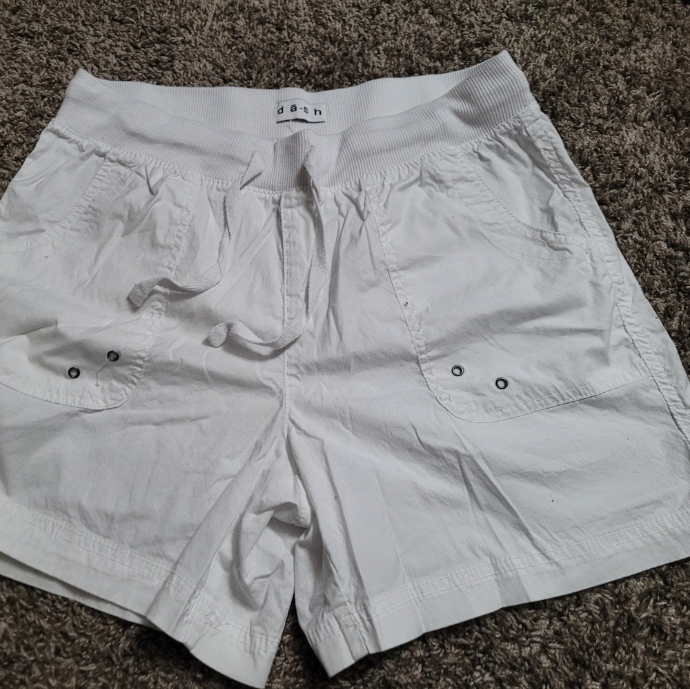 $3/16 White Medium Dā-sh shorts